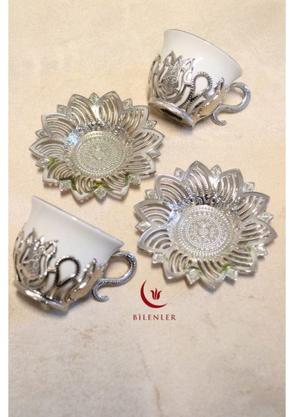 2’li Gümüş Desenli Zemzem Takımı ve Kahve Fincanı Seti | Metal Tabağı ve Fincan Altlığıyla Şık Sunum modelleri