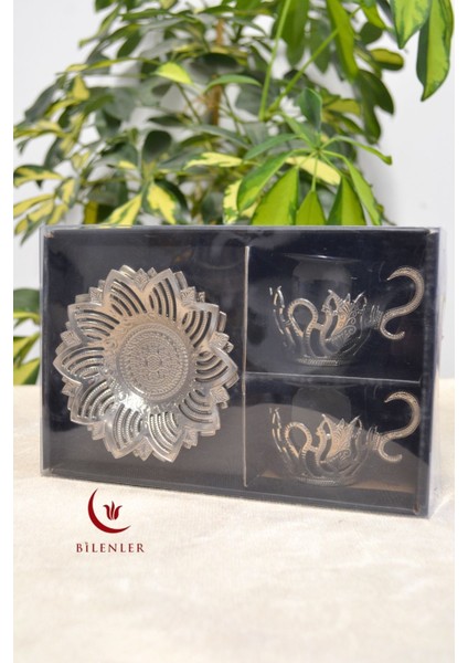 2’li Gümüş Desenli Zemzem Takımı ve Kahve Fincanı Seti | Metal Tabağı ve Fincan Altlığıyla Şık Sunum fiyatları