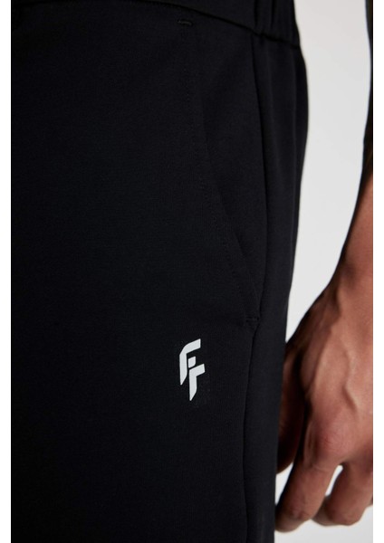 Fit Standart Fit Sporcu Kısa Paça Şort