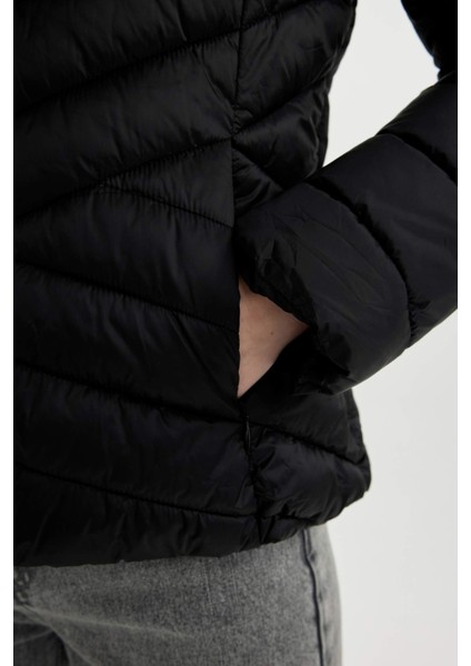 Su Geçirmez Hafif Şişme Mont Kapüşonlu Kapitoneli Fermuarlı Cepli Basic Düz Mevsimlik B2030AX24AU