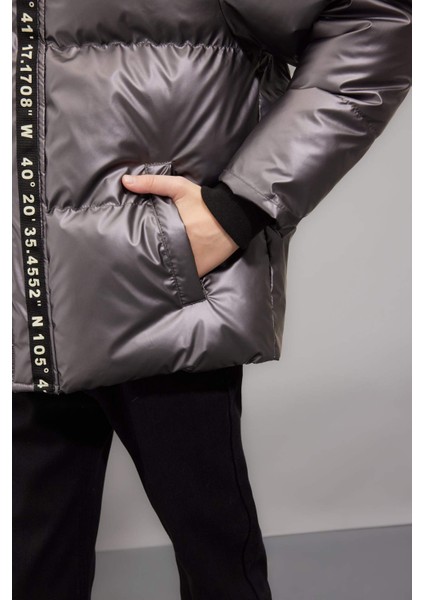 Erkek Çocuk Su İtici Ribana Kollu Kapüşonlu Polar Astarlı Şişme Mont C5524A824WN