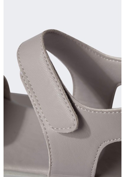 Kız Çocuk Cırt Cırtlı Tırtıklı Taban Suni Deri Sandalet C2802A824SM