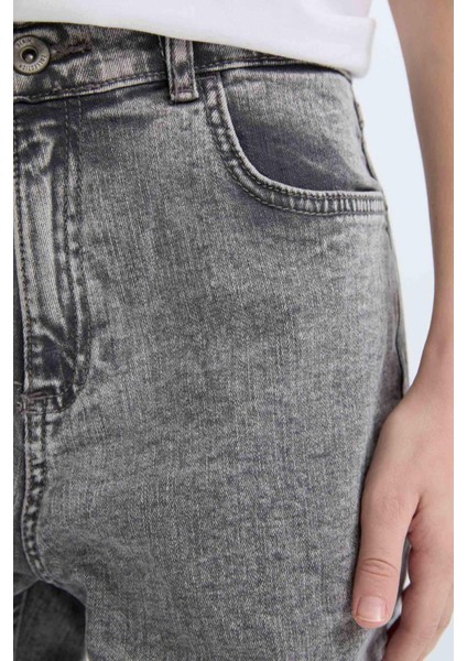 Erkek Çocuk Balloon Fit Yırtık Detaylı Düz Paça Jean Pantolon