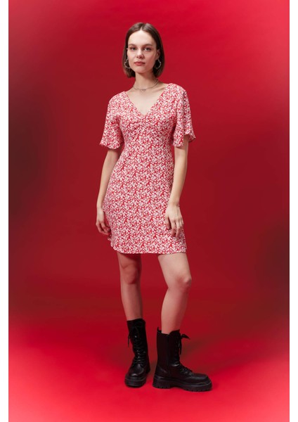V Yaka Çiçekli Maroken Mini Kısa Kollu Kırmızı Elbise