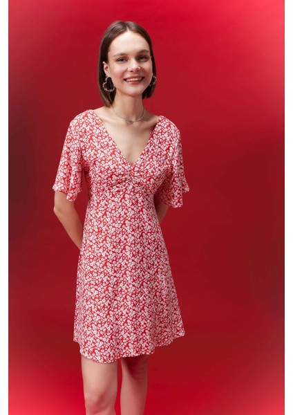 V Yaka Çiçekli Maroken Mini Kısa Kollu Kırmızı Elbise