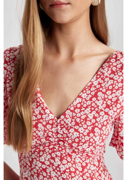 V Yaka Çiçekli Maroken Mini Kısa Kollu Kırmızı Elbise