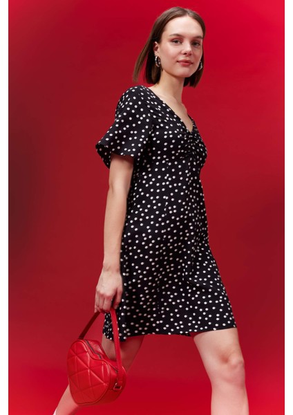 V Yaka Çiçekli Maroken Mini Kısa Kollu Kırmızı Elbise