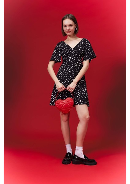 V Yaka Çiçekli Maroken Mini Kısa Kollu Kırmızı Elbise