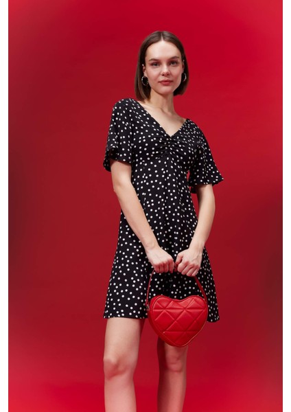 V Yaka Çiçekli Maroken Mini Kısa Kollu Kırmızı Elbise