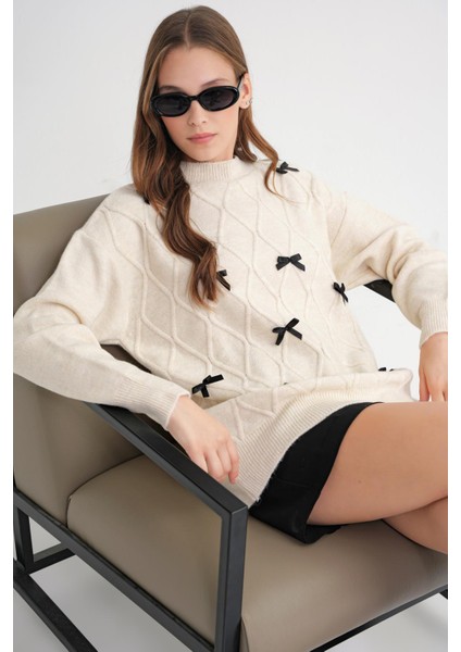 6946 Kadın Oversize Bisiklet Yaka Kurdeleli Triko Kazak Naturel fırsatları