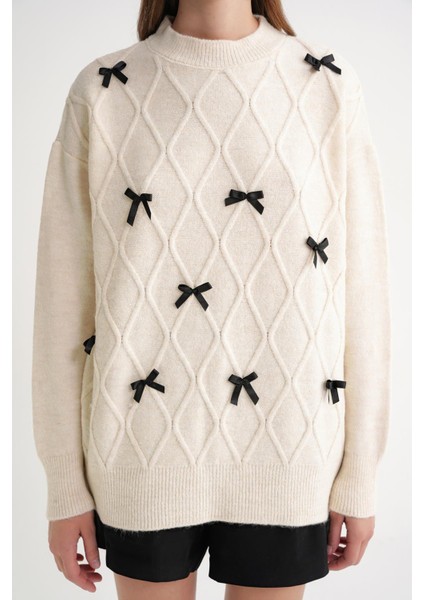 6946 Kadın Oversize Bisiklet Yaka Kurdeleli Triko Kazak Naturel indirimleri