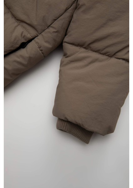 Erkek Bebek Su Geçirmez Çıtçıt Detay Kapüşonlu Ribana Kollu Fermuarlı Şişme Mont C3460A524WN