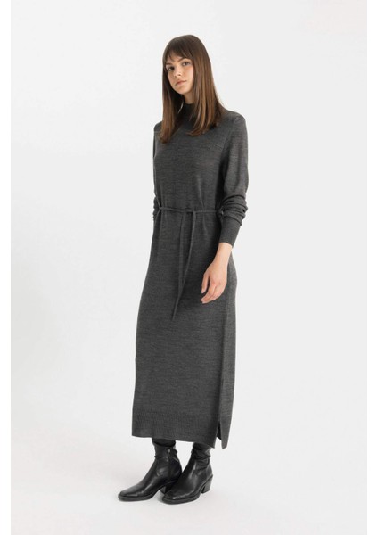 Regular Fit Yarım Balıkçı Yaka Basic Düz Yırtmaçlı Uzun Kollu Maxi Triko Elbise A9807AX24WN