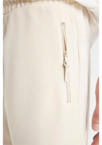 Regular Fit Düz Paça Cepli Basic Düz Şort