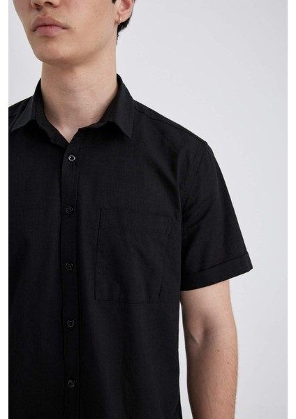 %100 Pamuk Slim Fit Dar Kesim Yazlık Basic Düz Kısa Kollu Siyah Gömlek R1706AZ24SM