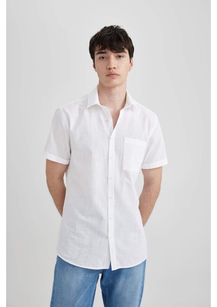 %100 Pamuk Slim Fit Dar Kesim Yazlık Basic Düz Kısa Kollu Beyaz Gömlek R1706AZ24SM