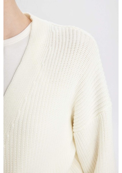 Regular Fit V Yaka Basic Düz Düğmeli Triko Hırka U2052AZ24AU