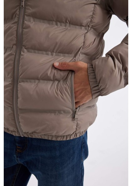 Regular Fit Dik Yaka Fermuarlı Cepli Mevsimlik Baharlık Şişme Mont