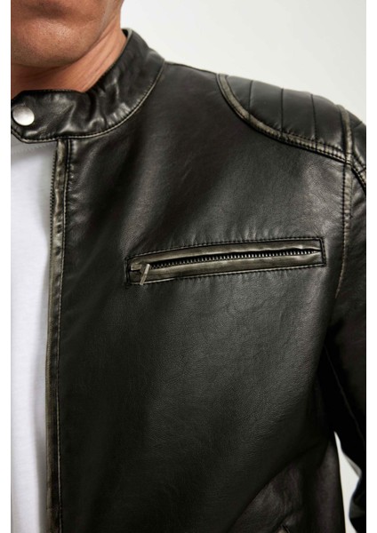 Siyah Slim Fit Dar Kesim Dik Yaka Fermuarlı Dört Cepli Astarlı Mevsimlik Hafif İnce Suni Deri Mont Ceket C6965AX24AU