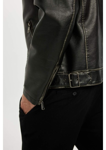 Siyah Slim Fit Dar Kesim Dik Yaka Fermuarlı Dört Cepli Astarlı Mevsimlik Hafif İnce Suni Deri Mont Ceket C6965AX24AU