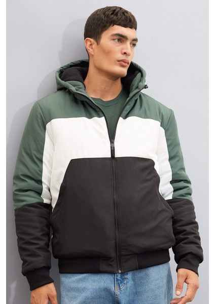 Slim Fit Dar Kesim Renk Bloklu Astarlı Kapüşonlu Fermuarlı Cepli Şişme Mont N4530AZ24AU