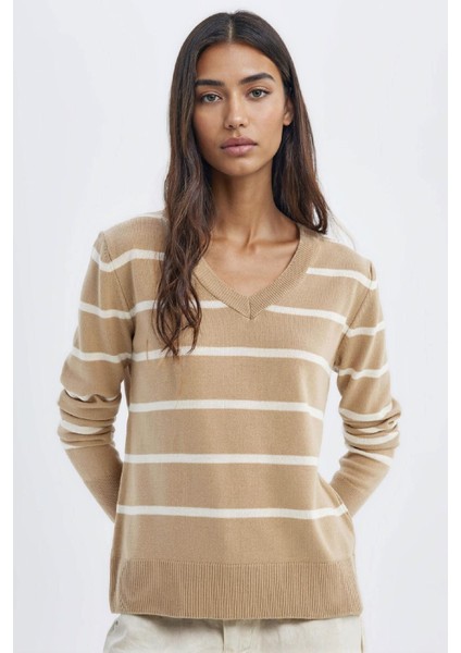 Relax Fit V Yaka Yumuşak Dokulu Çizgili Triko Kazak A2359AX24WN