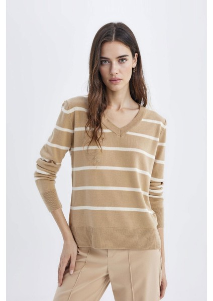 Relax Fit V Yaka Yumuşak Dokulu Çizgili Triko Kazak A2359AX24WN