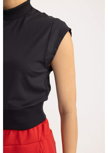 Fit Crop Dik Yaka Sporcu Kısa Kollu Ağır Kumaş Tişört