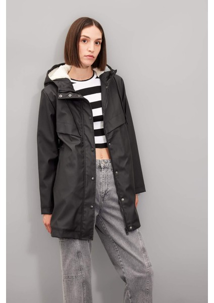 Su Geçirmez Uzun Yağmurluk Polar Astarlı Kapüşonlu Fermuarlı Çıtçıtlı Cepli Mevsimlik Suni Deri A0982AX24WN