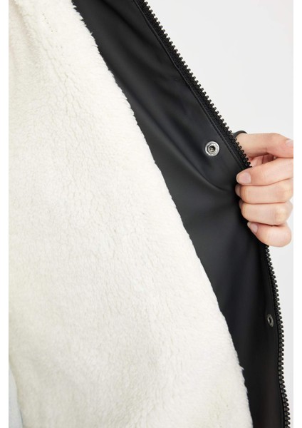 Su Geçirmez Uzun Yağmurluk Polar Astarlı Kapüşonlu Fermuarlı Çıtçıtlı Cepli Mevsimlik Suni Deri A0982AX24WN