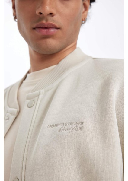 Oversize Geniş Kalıp Kolej Yaka Çıtçıtlı Cepli İçi Yumuşak Tüylü Bomber Hırka