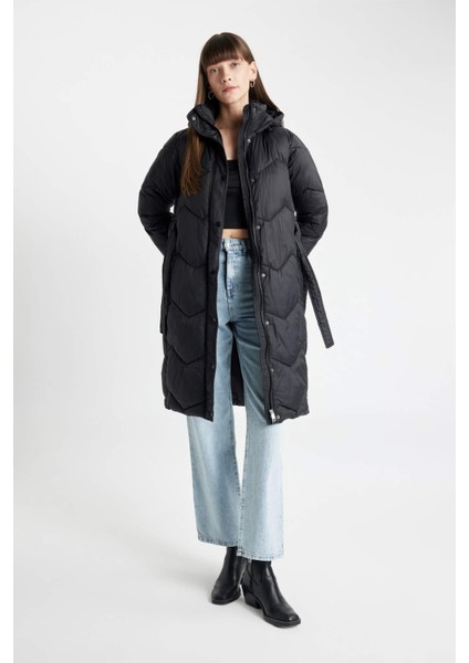 Su Geçirmez Uzun Şişme Mont Parka Oversize Geniş Kalıp Kapüşonlu Kemerli Kapitoneli Fermuarlı Cepli A1939AX24AU