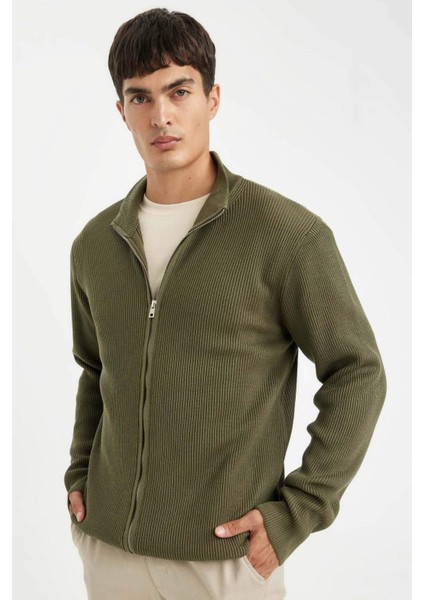 Standart Fit Normal Kesim Dik Yaka Fermuarlı Hırka C8172AX24AU