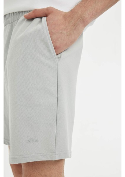 Slim Fit Dar Kesim Dar Paça Şort