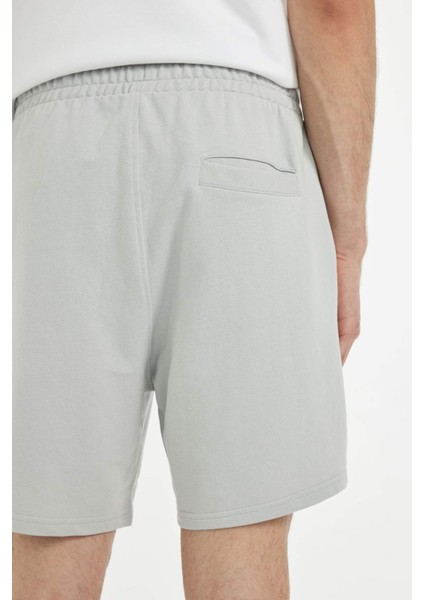 Slim Fit Dar Kesim Dar Paça Şort