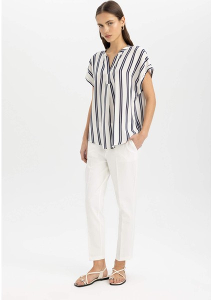 Regular Fit Bisiklet Yaka Çizgili Krinkıl Kumaş Kısa Kollu Bluz U5300AZ24SM