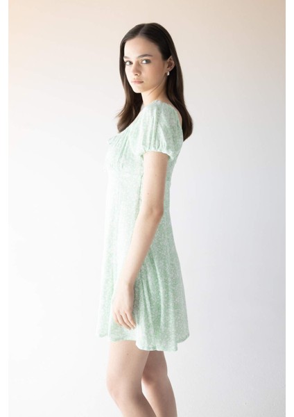 Kalp Yaka Çiçekli Omuzu Açık Krinkıl Viskon Mini Elbise C7077AX24SM