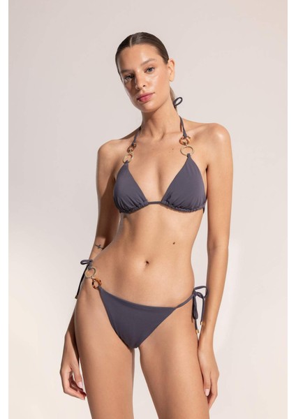 Ayje x DeFacto Boyundan Bağlamalı Tokalı Üçgen Bikini Üstü C3244AX24HS