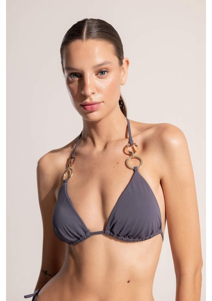 Ayje x DeFacto Boyundan Bağlamalı Tokalı Üçgen Bikini Üstü C3244AX24HS