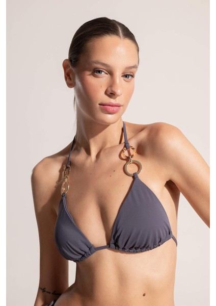 Ayje x DeFacto Boyundan Bağlamalı Tokalı Üçgen Bikini Üstü C3244AX24HS