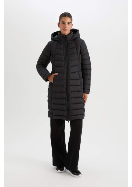 Fit Su İtici Slim Fit Dar Kesim Kapüşonlu Kapitoneli Fermuarlı Cepli Uzun Şişme Mont Parka A1556AX24WN