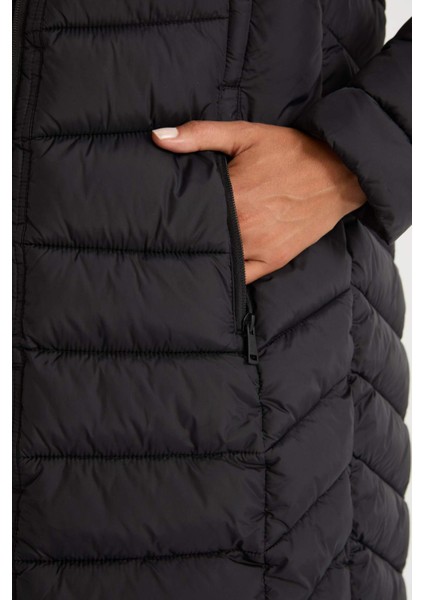 Fit Su İtici Slim Fit Dar Kesim Kapüşonlu Kapitoneli Fermuarlı Cepli Uzun Şişme Mont Parka A1556AX24WN