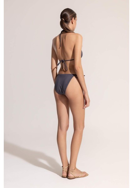 Ayje x DeFacto Bağcıklı Tokalı Bikini Altı C3245AX24HS