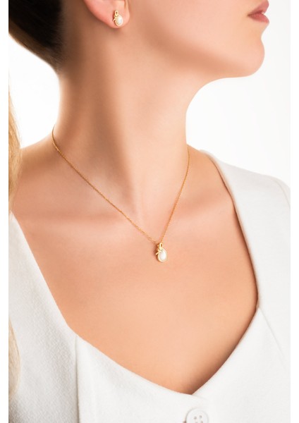 Sedef Parıltısı 18 Ayar Sarı Altın Kaplama Gümüş Küpe fırsatları