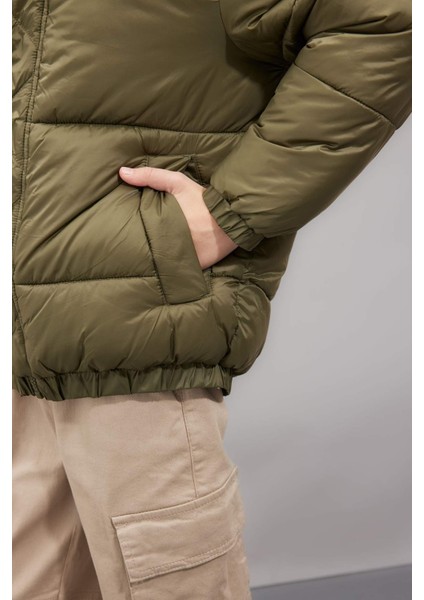 Erkek Çocuk Su Geçirmez Kapüşonlu Fermuarlı Çıtçıtlı Cepli Mont C5474A824WN