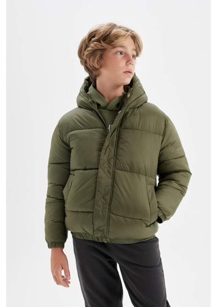 Erkek Çocuk Su Geçirmez Kapüşonlu Fermuarlı Çıtçıtlı Cepli Mont C5474A824WN