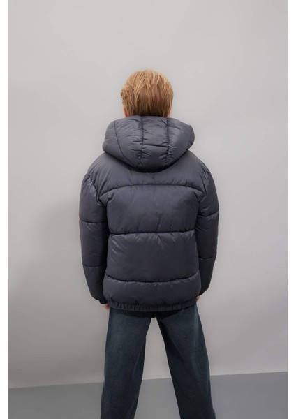 Erkek Çocuk Su Geçirmez Kapüşonlu Fermuarlı Çıtçıtlı Cepli Mont C5474A824WN