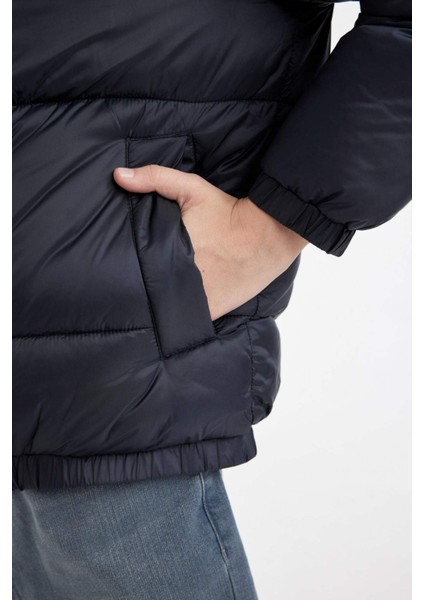 Erkek Çocuk Su Geçirmez Kapüşonlu Fermuarlı Çıtçıtlı Cepli Mont C5474A824WN