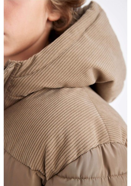 Erkek Çocuk Su İtici Ribana Kollu Kapüşonlu Şişme Mont C5526A824WN