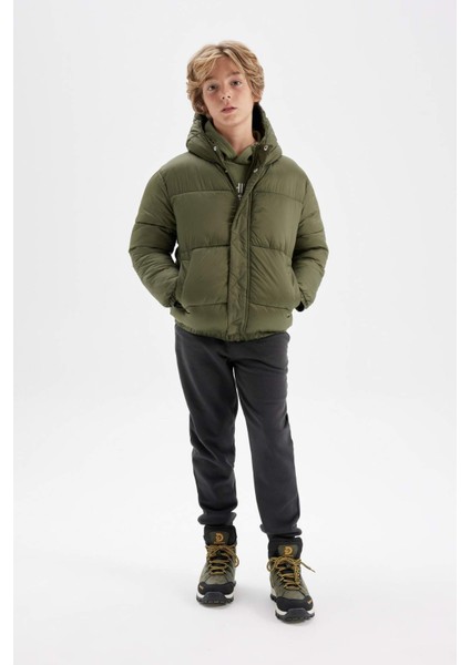 Erkek Çocuk Su Geçirmez Kapüşonlu Fermuarlı Çıtçıtlı Cepli Mont C5474A824WN